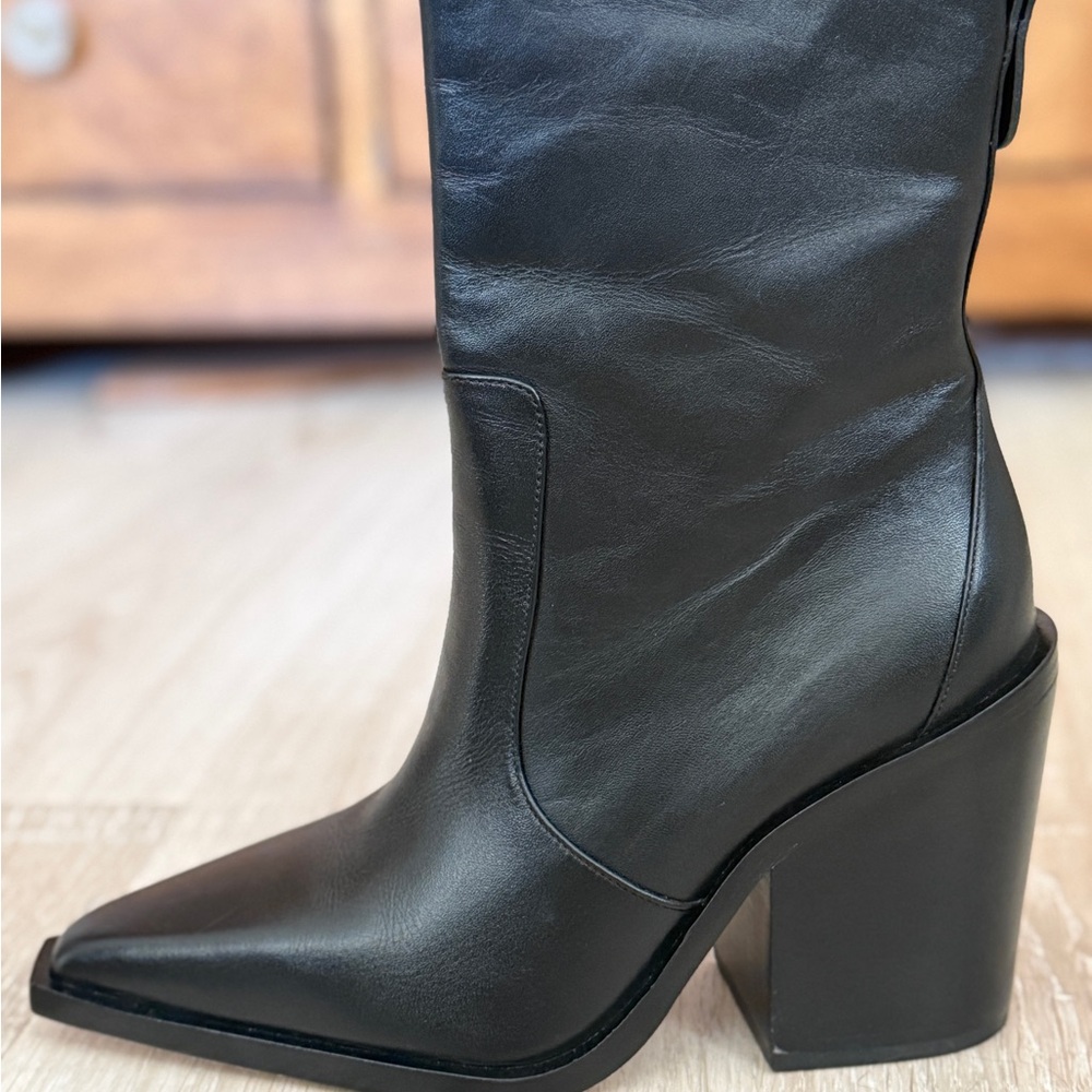 Larroude Elegant Black Leather Heeled Boots. Size 8 - Picture 7 of 15